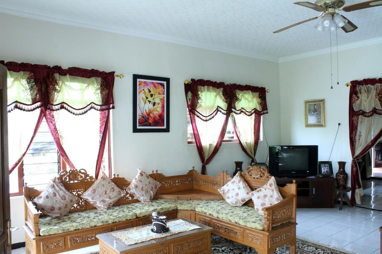 Marry Ind Gunung Kawi Guest House Malang Bumirejo Екстер'єр фото