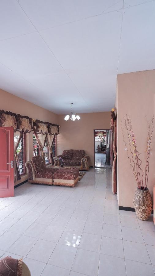 Marry Ind Gunung Kawi Guest House Malang Bumirejo Екстер'єр фото
